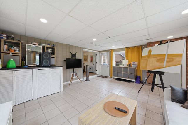 277 W Raye Drive, Chicago Heights, IL 60411
