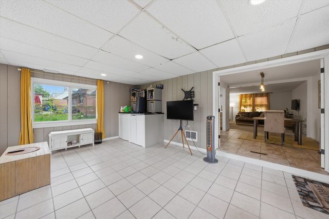277 W Raye Drive, Chicago Heights, IL 60411