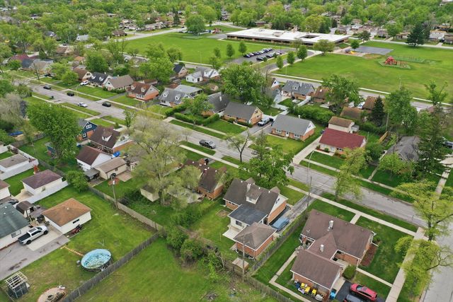 277 W Raye Drive, Chicago Heights, IL 60411