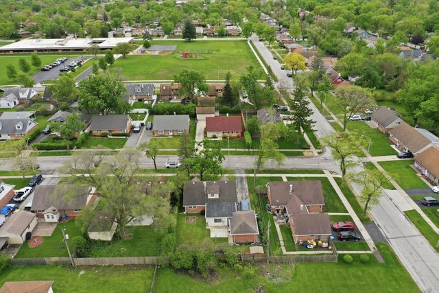 277 W Raye Drive, Chicago Heights, IL 60411