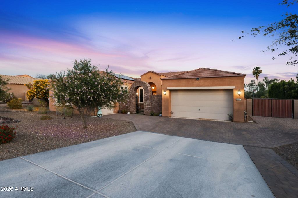 Image 10 of property listing at 6615 W LEIBER Place, Glendale, AZ 85310