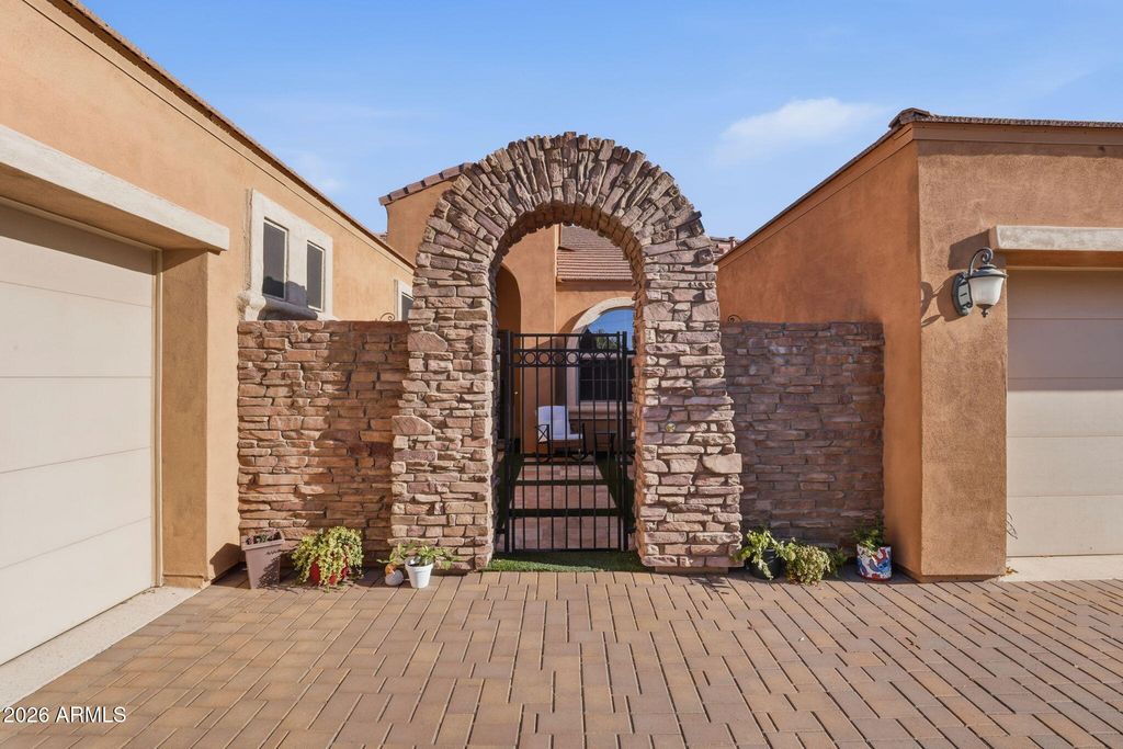 Image 13 of property listing at 6615 W LEIBER Place, Glendale, AZ 85310