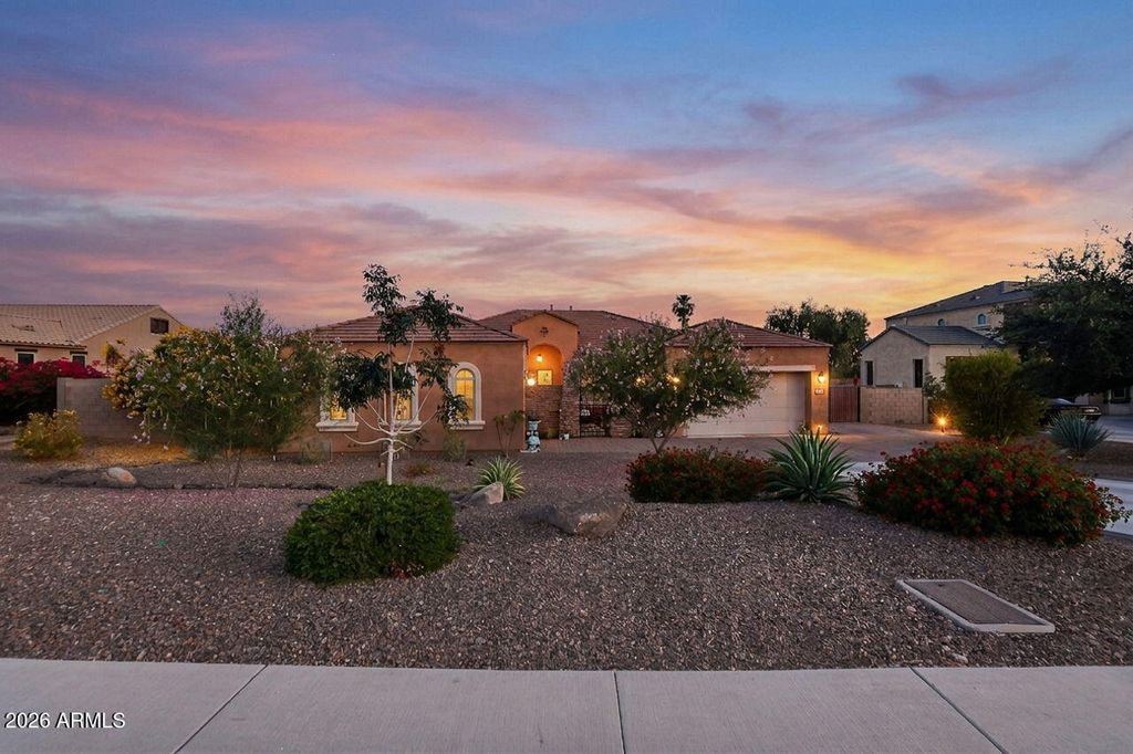 Image 2 of property listing at 6615 W LEIBER Place, Glendale, AZ 85310