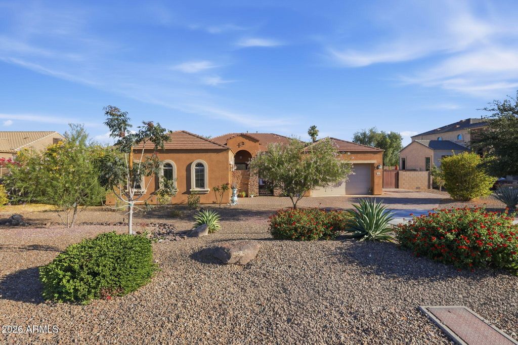 Image 5 of property listing at 6615 W LEIBER Place, Glendale, AZ 85310