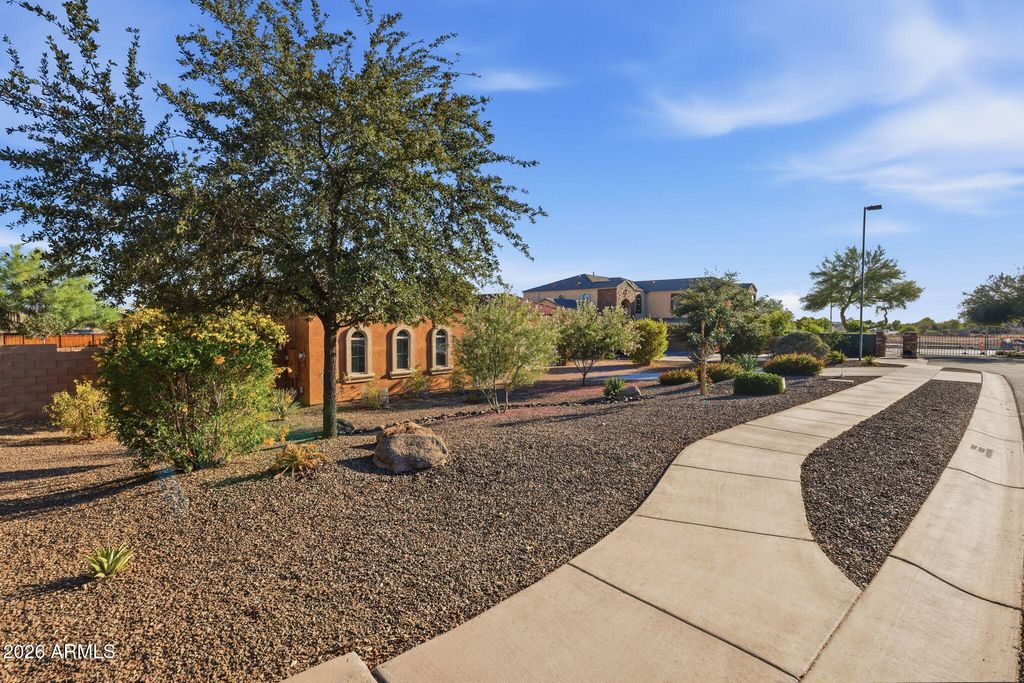 Image 7 of property listing at 6615 W LEIBER Place, Glendale, AZ 85310