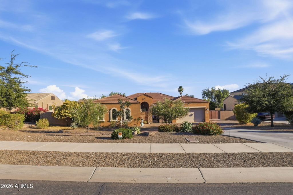 Image 8 of property listing at 6615 W LEIBER Place, Glendale, AZ 85310