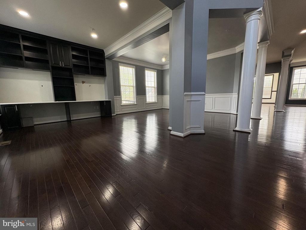 Image 6 of property listing at 2707 SWANN WING CT SWANN WING CT, Lanham, MD 20706