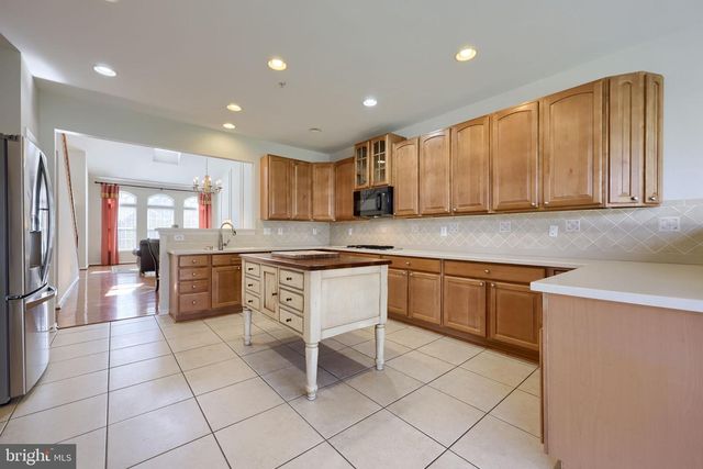 1506 SYCAMORE TER, York, PA 17403