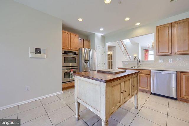 1506 SYCAMORE TER, York, PA 17403