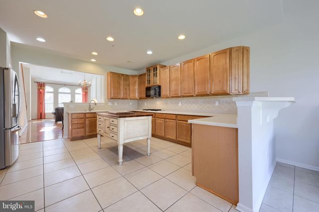 1506 SYCAMORE TER, York, PA 17403