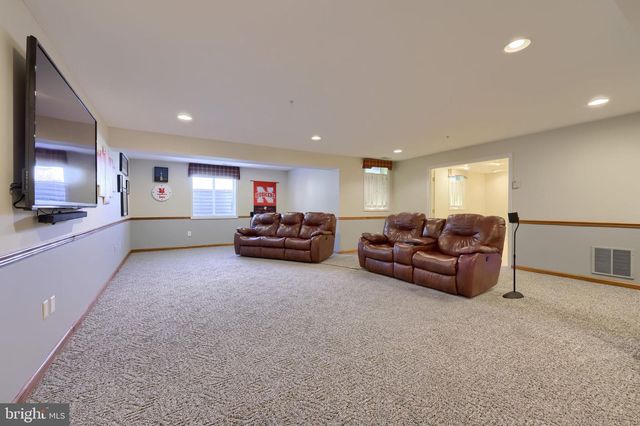 1506 SYCAMORE TER, York, PA 17403