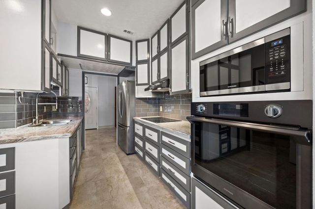 7447 Cambridge Street 117, Houston, TX 77054