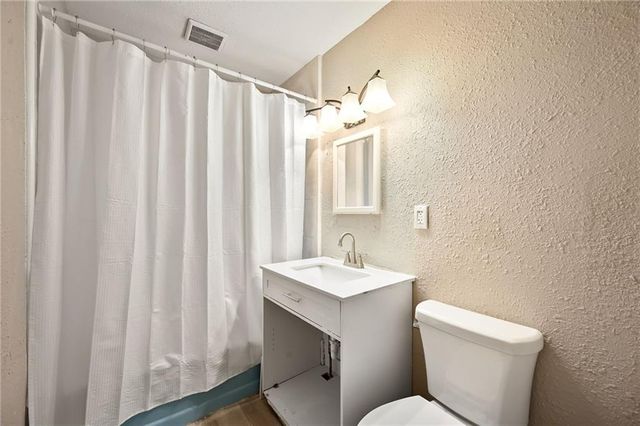 8809 E 73rd Street, Raytown, MO 64133