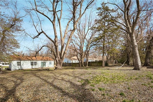 8809 E 73rd Street, Raytown, MO 64133