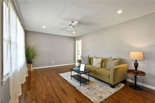 8809 E 73rd Street, Raytown, MO 64133