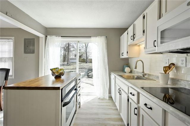 8809 E 73rd Street, Raytown, MO 64133