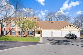 136 Wolcott Court N1, Schaumburg, IL 60193