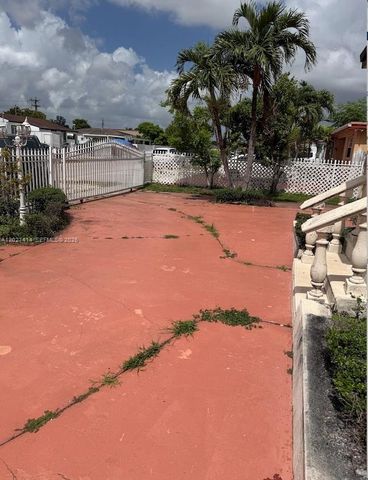 151 W 44th St, Hialeah, FL 33012