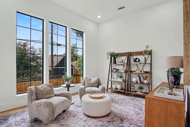 705 Walton Street, Houston, TX 77009