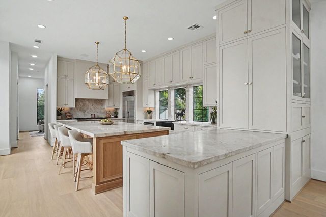 705 Walton Street, Houston, TX 77009