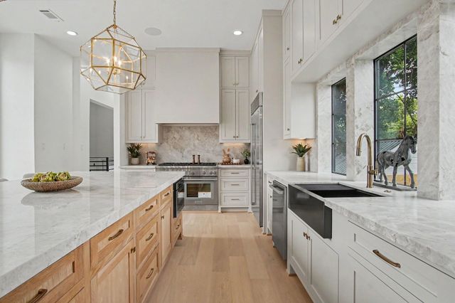 705 Walton Street, Houston, TX 77009