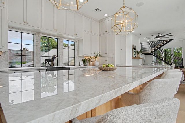 705 Walton Street, Houston, TX 77009