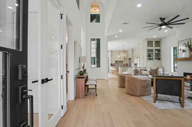705 Walton Street, Houston, TX 77009