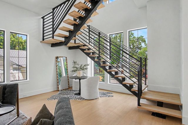 705 Walton Street, Houston, TX 77009