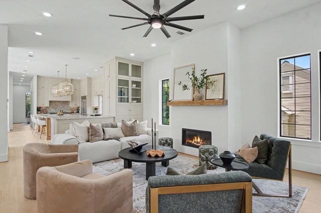 705 Walton Street, Houston, TX 77009