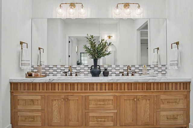 705 Walton Street, Houston, TX 77009