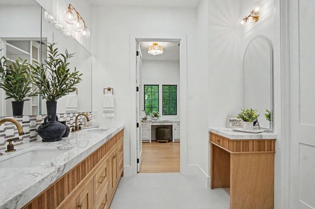 705 Walton Street, Houston, TX 77009