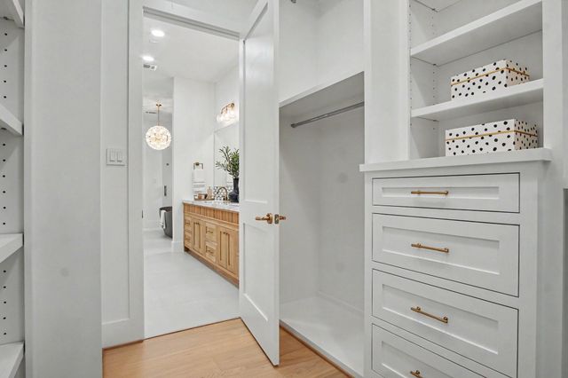 705 Walton Street, Houston, TX 77009