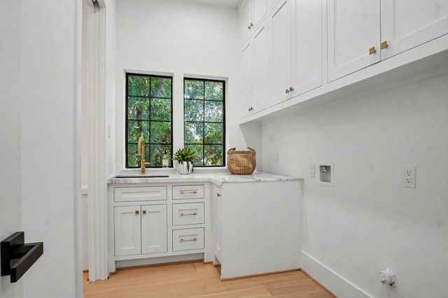 705 Walton Street, Houston, TX 77009