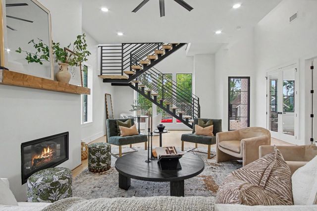 705 Walton Street, Houston, TX 77009