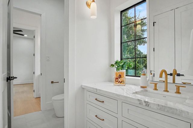 705 Walton Street, Houston, TX 77009