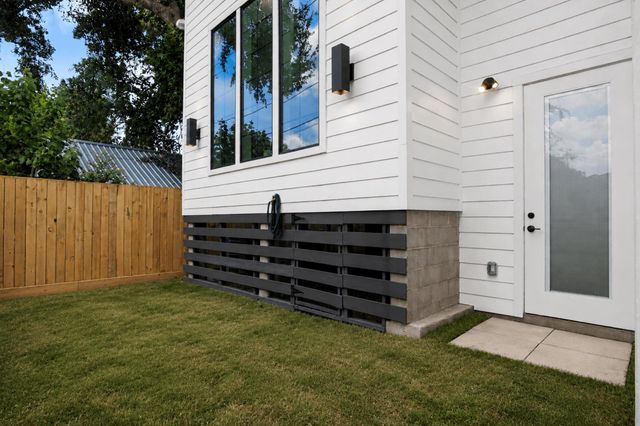 705 Walton Street, Houston, TX 77009