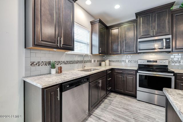 230 Willow Point Circle, Savannah, GA 31407