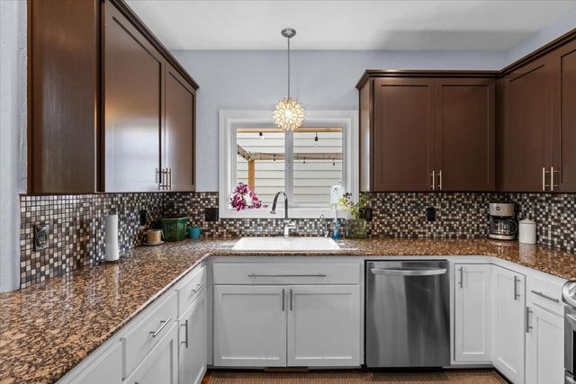 1019 Rustler Peak Street, Medford, OR 97502