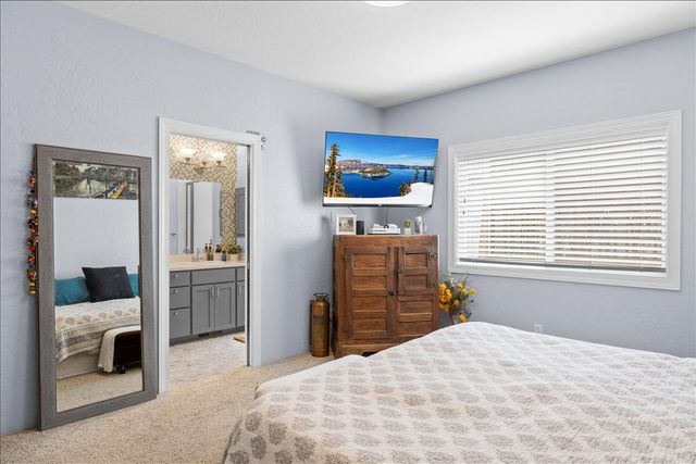 1019 Rustler Peak Street, Medford, OR 97502