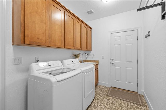1019 Rustler Peak Street, Medford, OR 97502