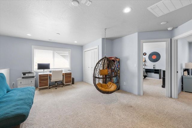1019 Rustler Peak Street, Medford, OR 97502