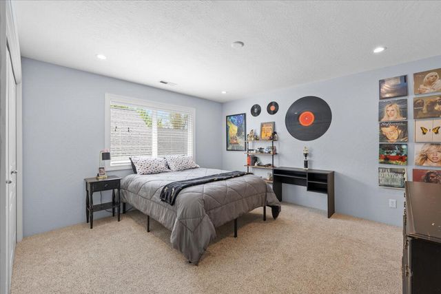 1019 Rustler Peak Street, Medford, OR 97502