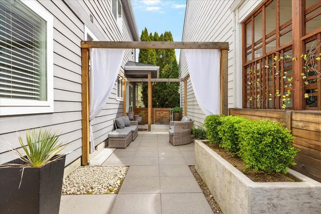 1019 Rustler Peak Street, Medford, OR 97502
