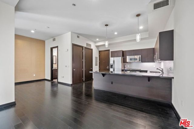 655 S Hope Street 1006, Los Angeles, CA 90017