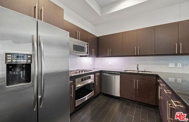 655 S Hope Street 1006, Los Angeles, CA 90017