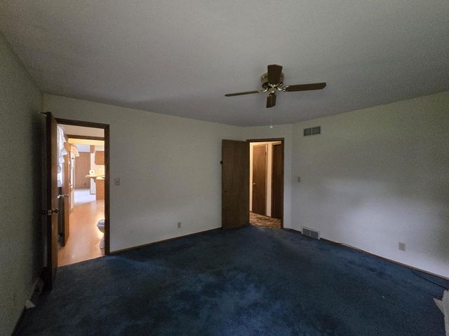 14800 W Fenway DRIVE, New Berlin, WI 53151
