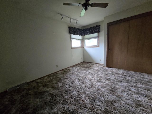 14800 W Fenway DRIVE, New Berlin, WI 53151