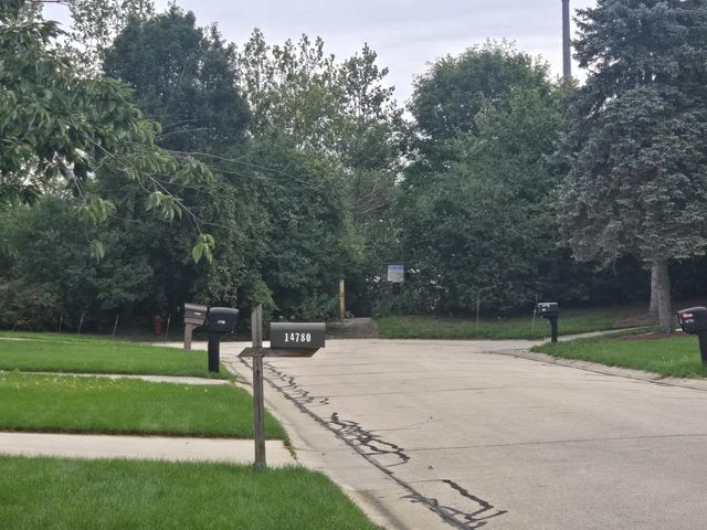 14800 W Fenway DRIVE, New Berlin, WI 53151