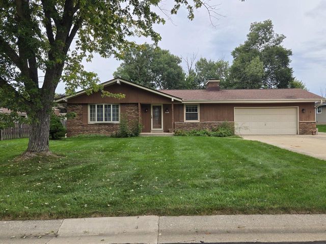 14800 W Fenway DRIVE, New Berlin, WI 53151