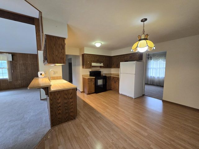 14800 W Fenway DRIVE, New Berlin, WI 53151
